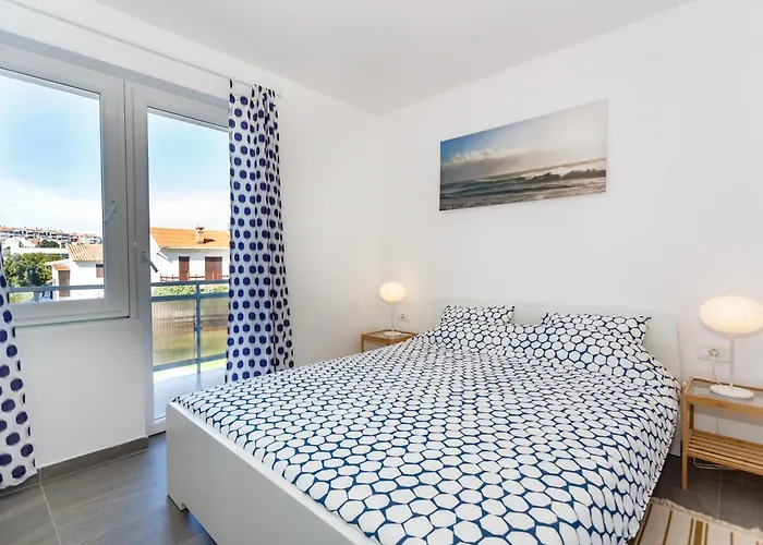 Lavender, Lighthouse, Sunrise - Kuca&more House No13 Krk Town