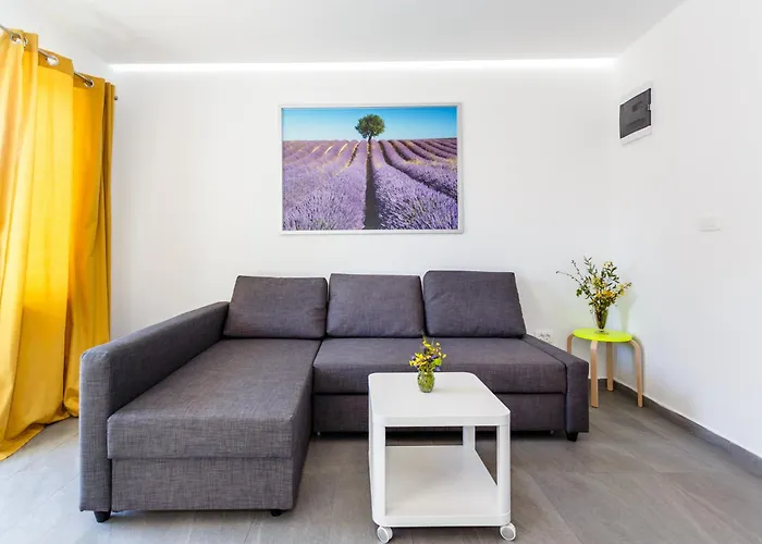 Lavender, Lighthouse, Sunrise - Kuca&more House No13 아파트