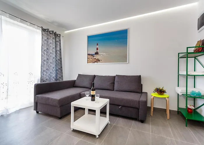 Lavender, Lighthouse, Sunrise - Kuca&more House No13 아파트 크르크